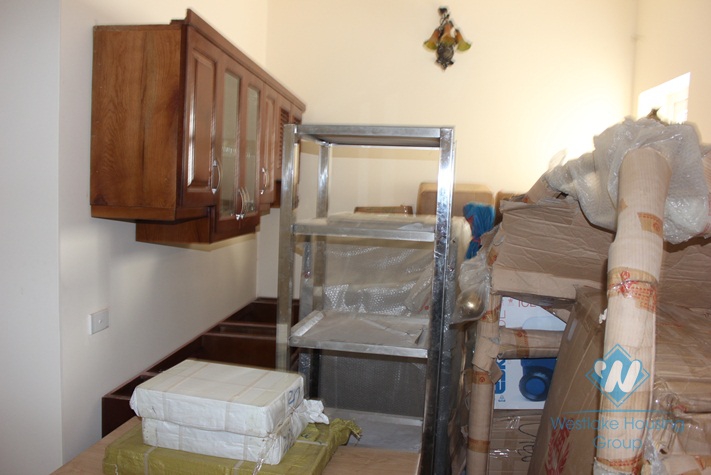 6-floor house for rent in Au Co Street